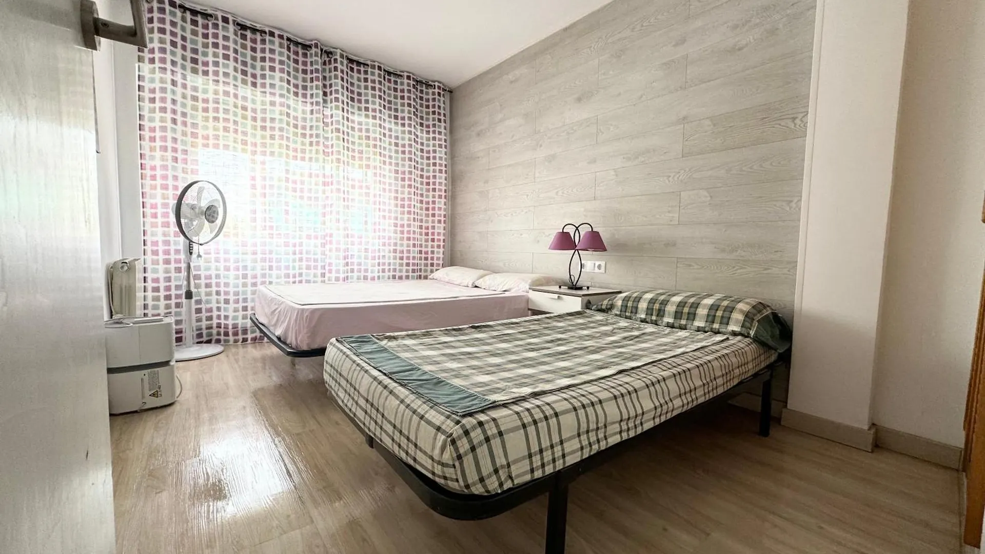 Apartsalou Priorat 0*, 萨洛