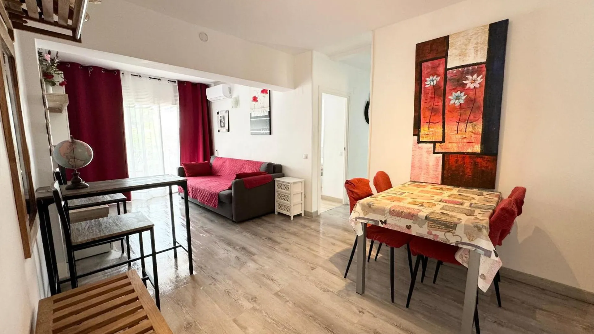 Apartsalou Priorat 0*, 萨洛
