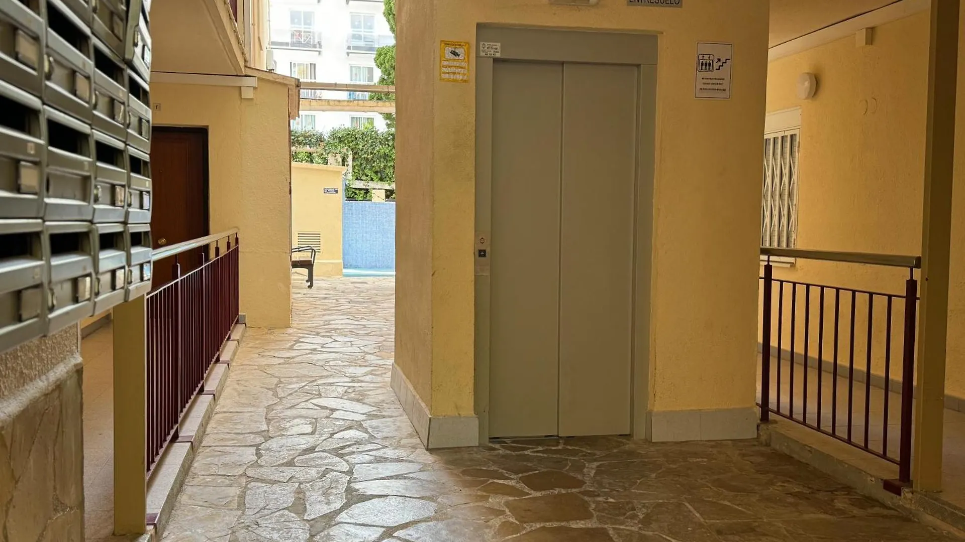 Apartsalou Priorat 0*, Salou Spain